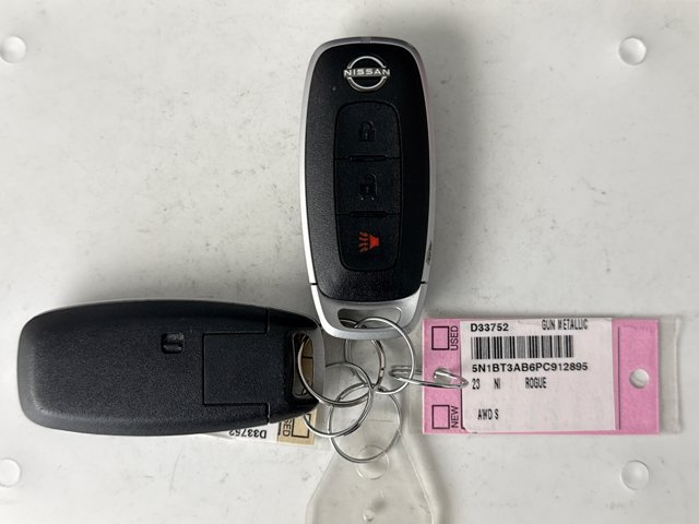 Used 2023 Nissan Rogue S AWD/4WD image 19