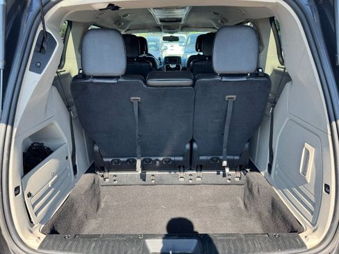 Used 2014 Chrysler Town & Country Touring FWD image 18