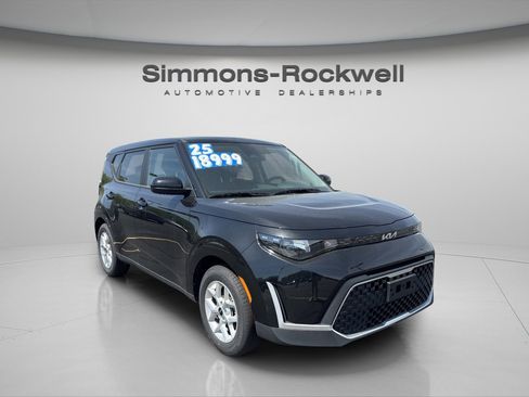 Used 2025 Kia Soul LX w/ LX Technology Package FWD image 6