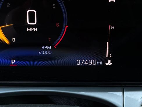 Used 2025 Chevrolet Trax LT FWD image 36