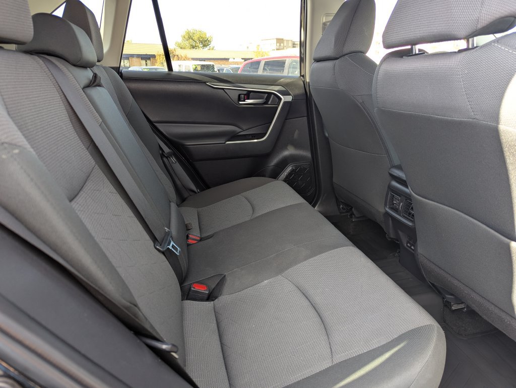 Used 2025 Toyota RAV4 XLE AWD/4WD image 30