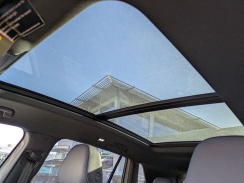 New 2026 Volkswagen Tiguan SE R-Line FWD image 22
