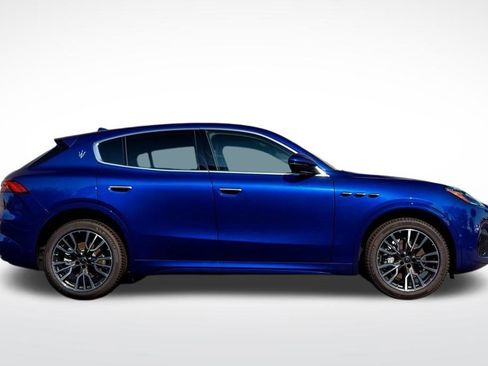 New 2025 Maserati Grecale GT image 6