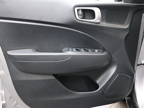 Certified 2023 Hyundai Venue SE image 22