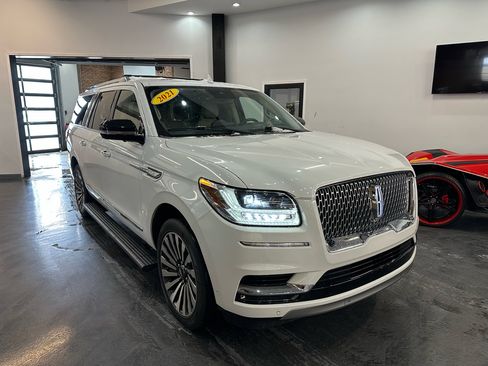 Used 2021 Lincoln Navigator L Reserve w/ Luxury Package image 3