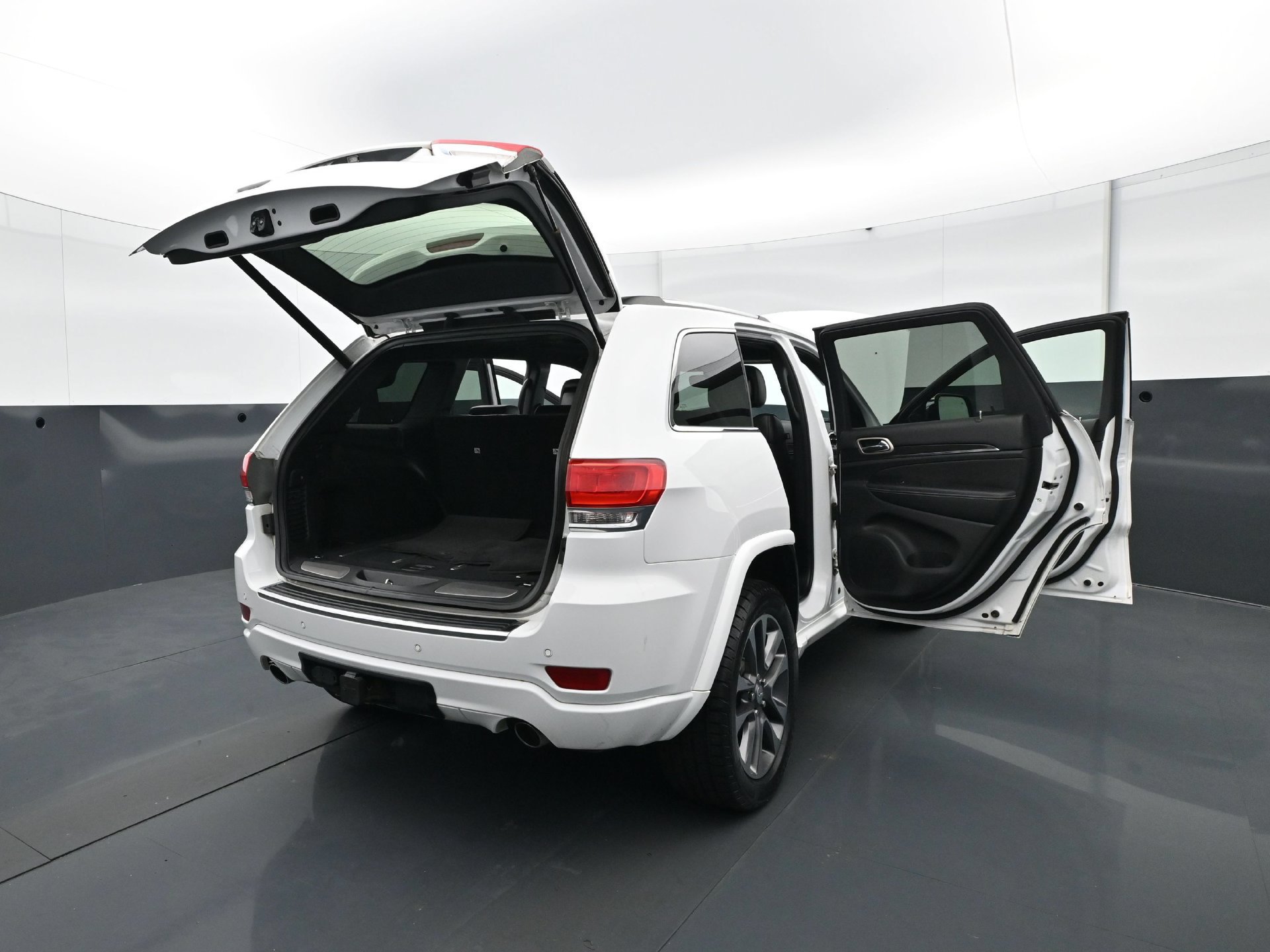 Used 2017 Jeep Grand Cherokee Overland AWD/4WD image 33