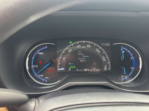 Used 2025 Toyota RAV4 LE AWD/4WD image 3