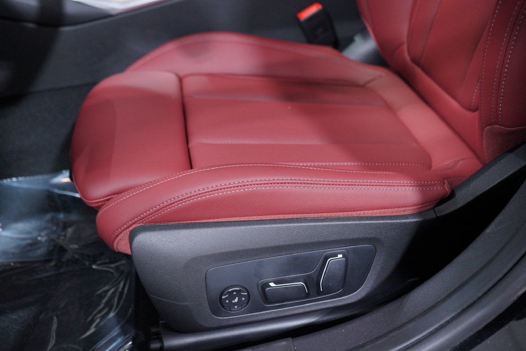 New 2026 BMW M340i w/ Shadowloine Package RWD image 8