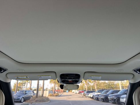 New 2026 Land Rover Range Rover Long Wheelbase SE image 18