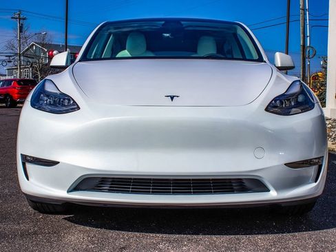 Used 2023 Tesla Model Y Performance image 2