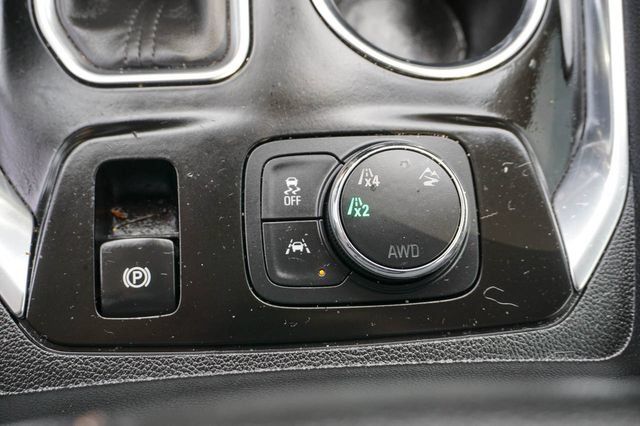 Used 2020 Chevrolet Traverse LT w/ Driver Confidence II Package AWD/4WD image 32