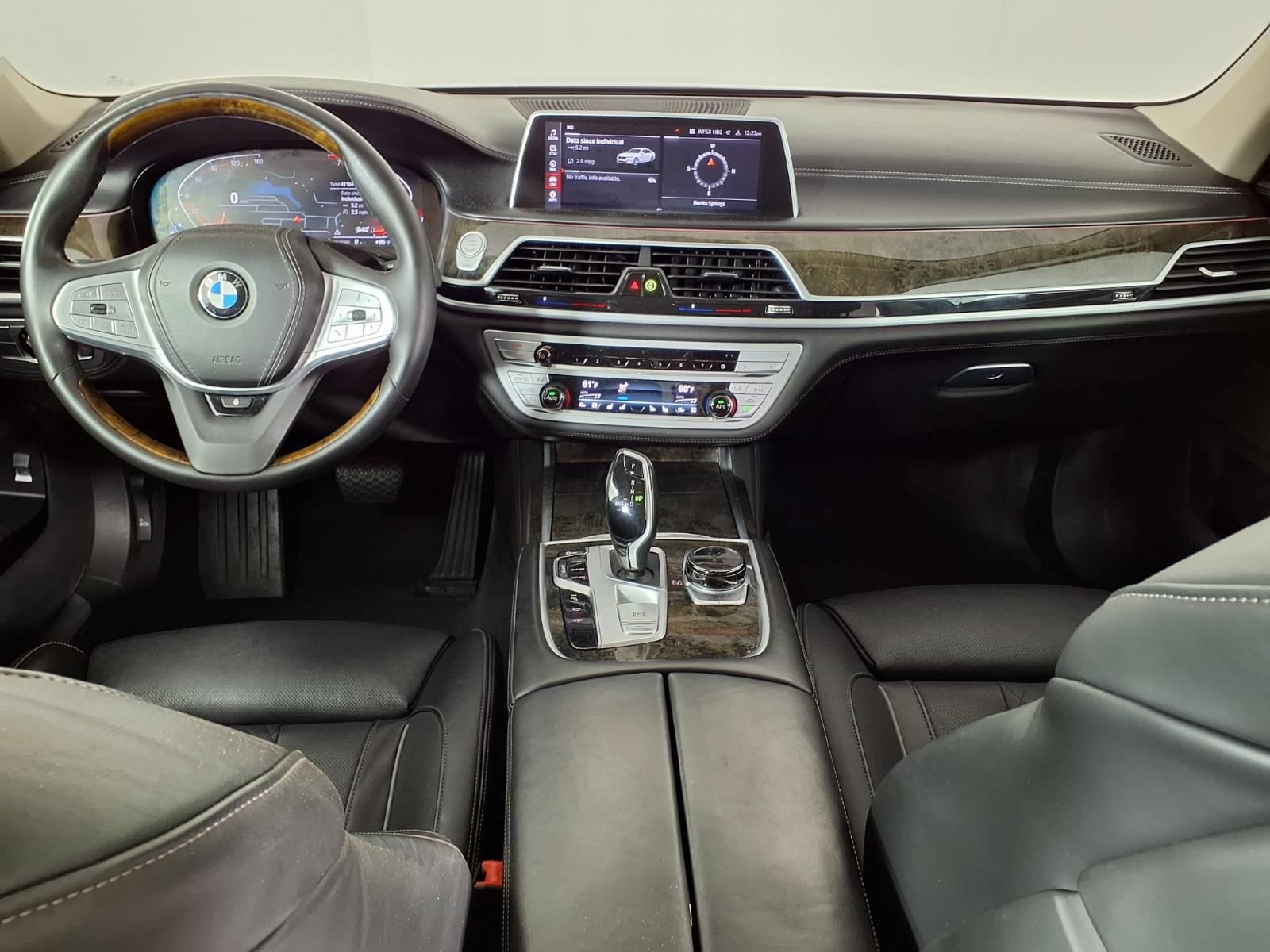 Used 2022 BMW 740i w/ Premium Package RWD image 14