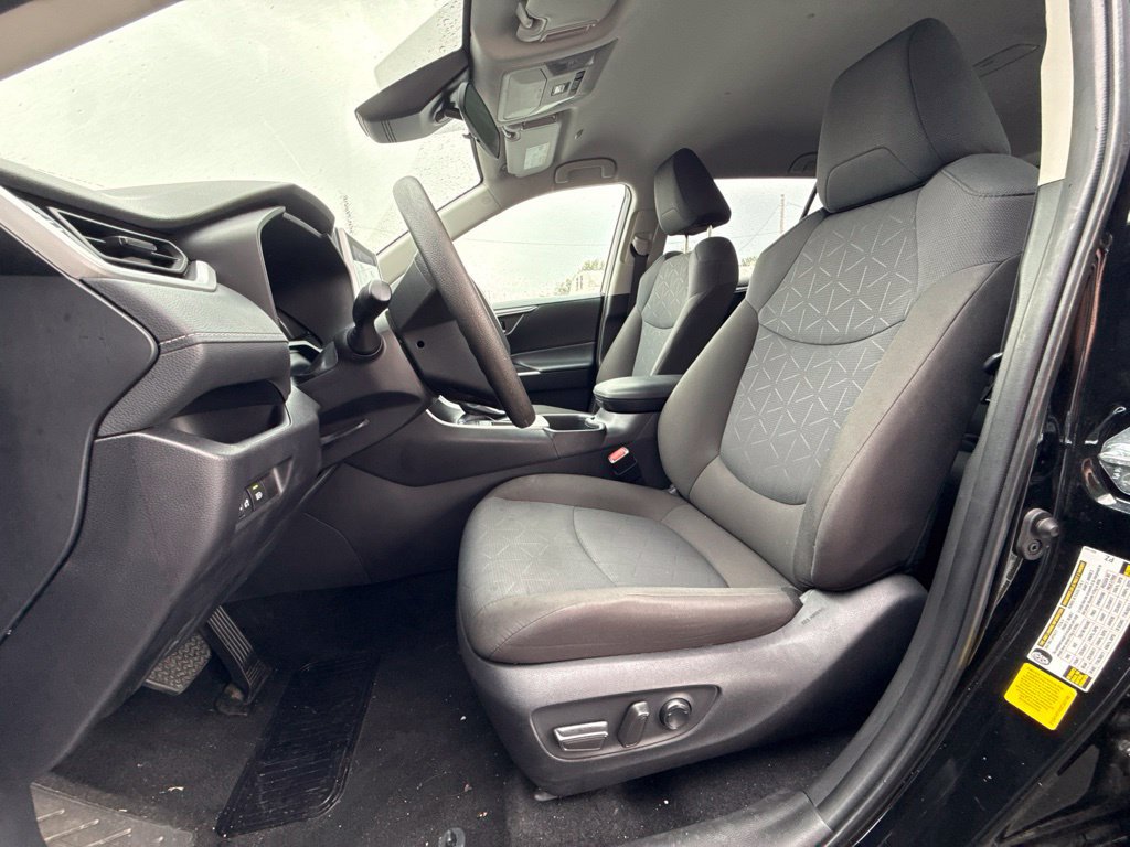 Used 2025 Toyota RAV4 XLE FWD image 9