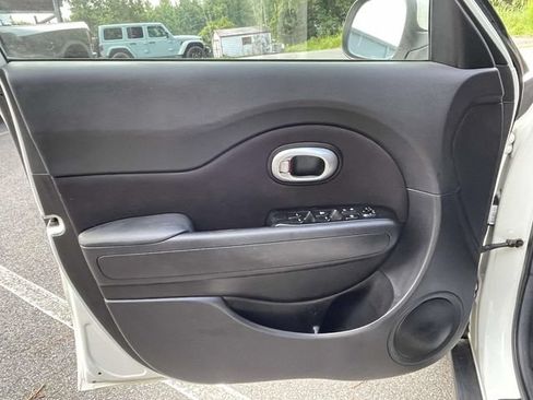 Used 2016 Kia Soul w/ Convenience Package FWD image 19