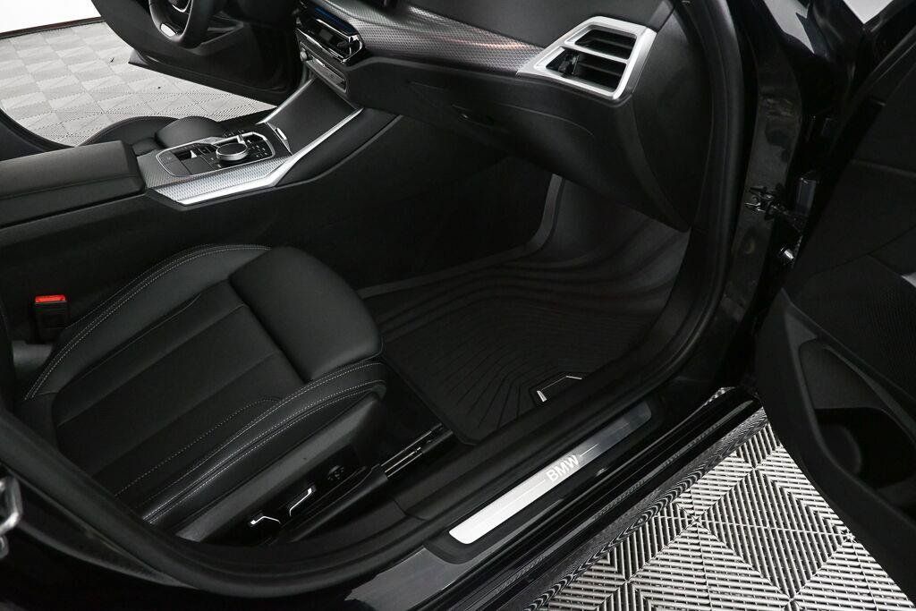 Used 2025 BMW 330i Sedan w/ Convenience Package RWD image 16