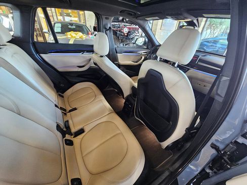 Used 2021 BMW X1 xDrive28i w/ Premium Package image 17