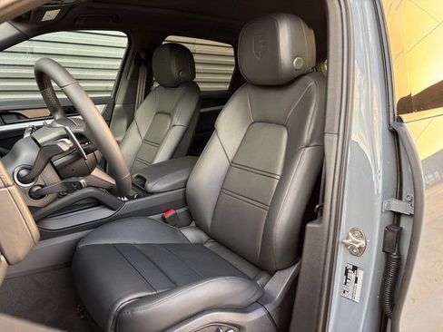 Certified 2026 Porsche Cayenne AWD/4WD image 5