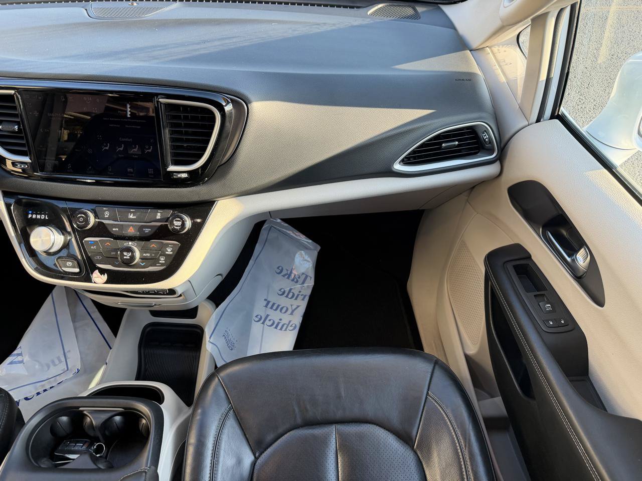 Used 2022 Chrysler Pacifica Touring-L FWD image 24