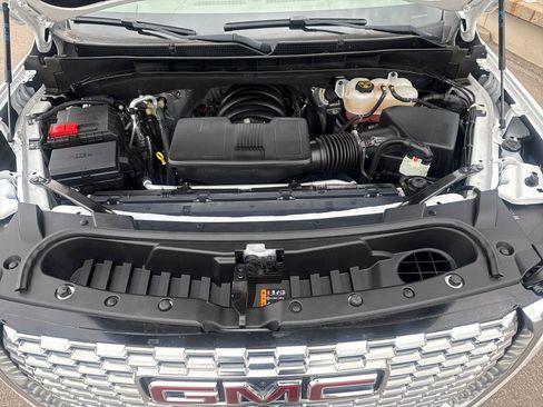 Used 2022 GMC Yukon XL Denali w/ Advanced Technology Package AWD/4WD image 22