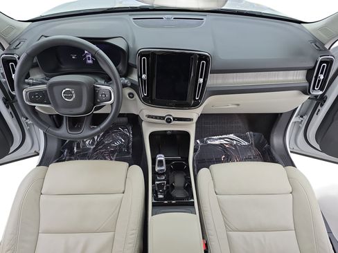 Used 2023 Volvo XC40 B4 Ultimate w/ Protection Package Premier image 9