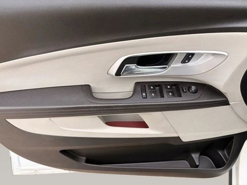 Used 2017 Chevrolet Equinox LT w/ Convenience Package image 9