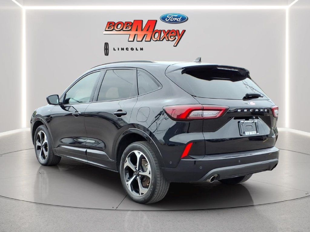 Used 2023 Ford Escape ST-Line Elite w/ Premium Technology Package AWD/4WD image 7