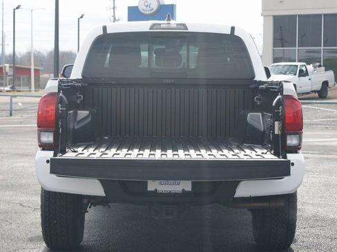 Used 2020 Toyota Tacoma TRD Sport w/ Technology Package image 15