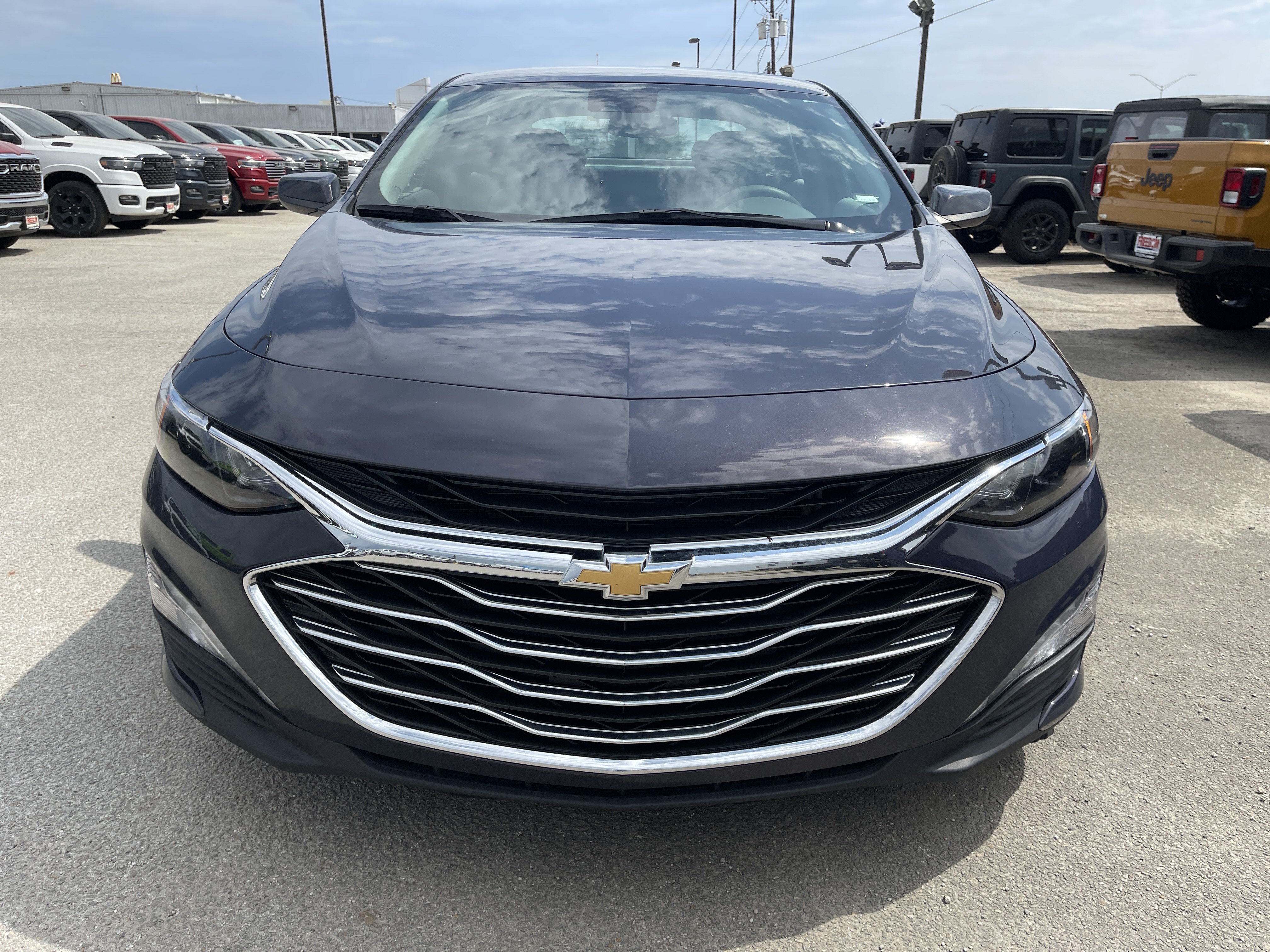 Used 2025 Chevrolet Malibu LT FWD image 9
