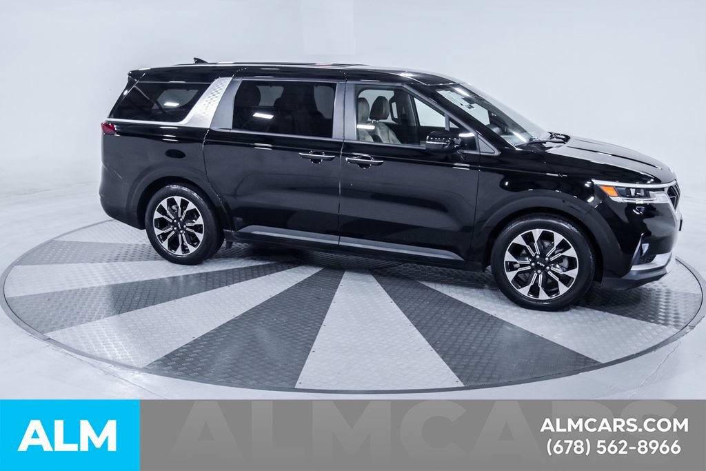 Used 2024 Kia Carnival EX FWD image 13