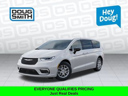 New 2026 Chrysler Pacifica Select