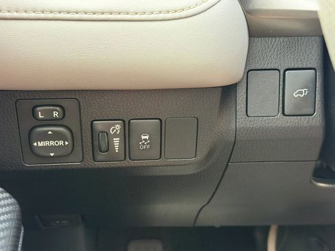 Used 2013 Toyota RAV4 Limited image 32