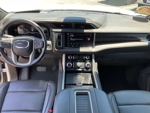 Used 2023 GMC Yukon Denali AWD/4WD image 4