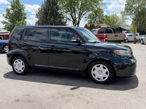 Used 2009 Scion xB FWD image 9
