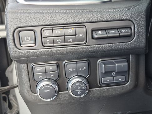 Used 2024 GMC Yukon Denali w/ Advanced Technology Package AWD/4WD image 32