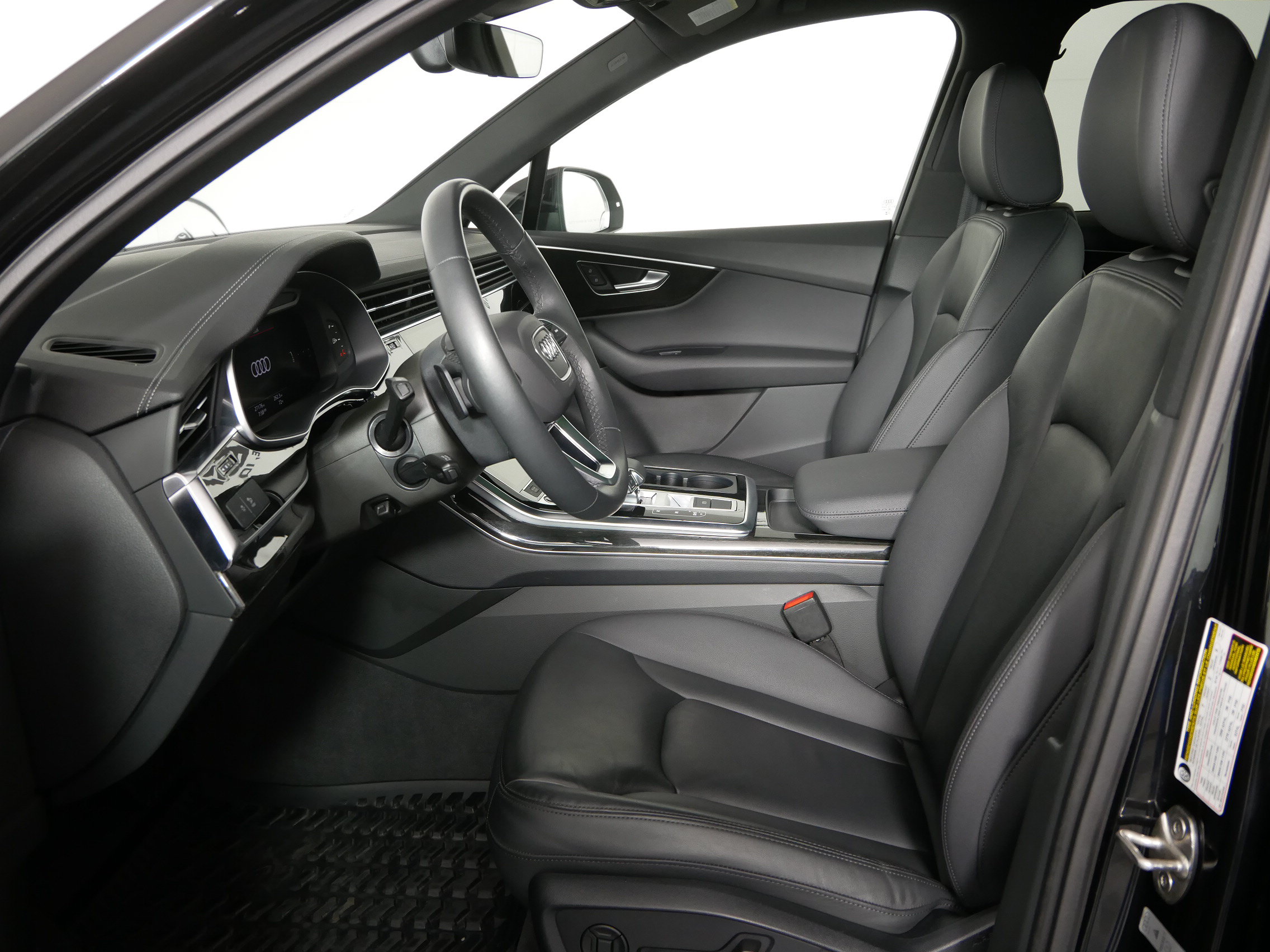 Used 2023 Audi Q7 2.0T Premium w/ Convenience Package AWD/4WD image 9