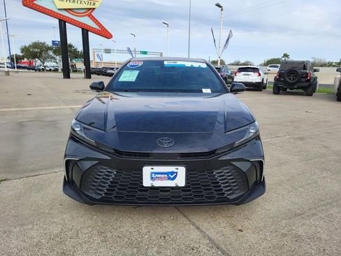 Used 2025 Toyota Camry SE image 20