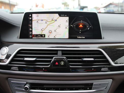 Used 2018 BMW 740i image 34