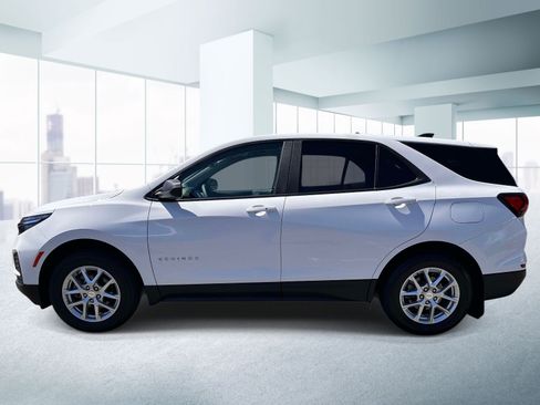 Used 2023 Chevrolet Equinox LS w/ LS Convenience Package AWD/4WD image 2