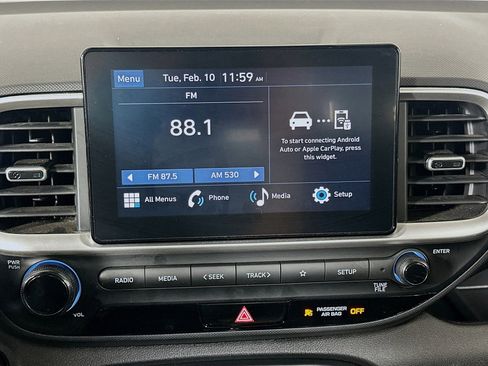 Used 2025 Hyundai Venue SEL image 21