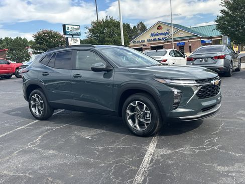 New 2026 Chevrolet Trax LT w/ LT Convenience Package FWD image 2