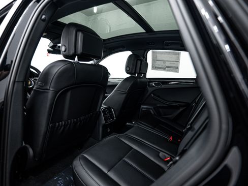 Certified 2025 Porsche Macan image 23