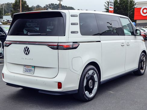 Used 2025 Volkswagen ID. Buzz Pro S RWD image 21