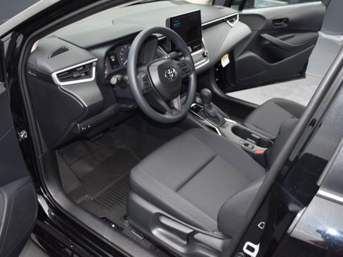 Used 2025 Toyota Corolla LE image 12