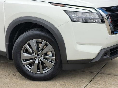 New 2025 Nissan Pathfinder S image 3