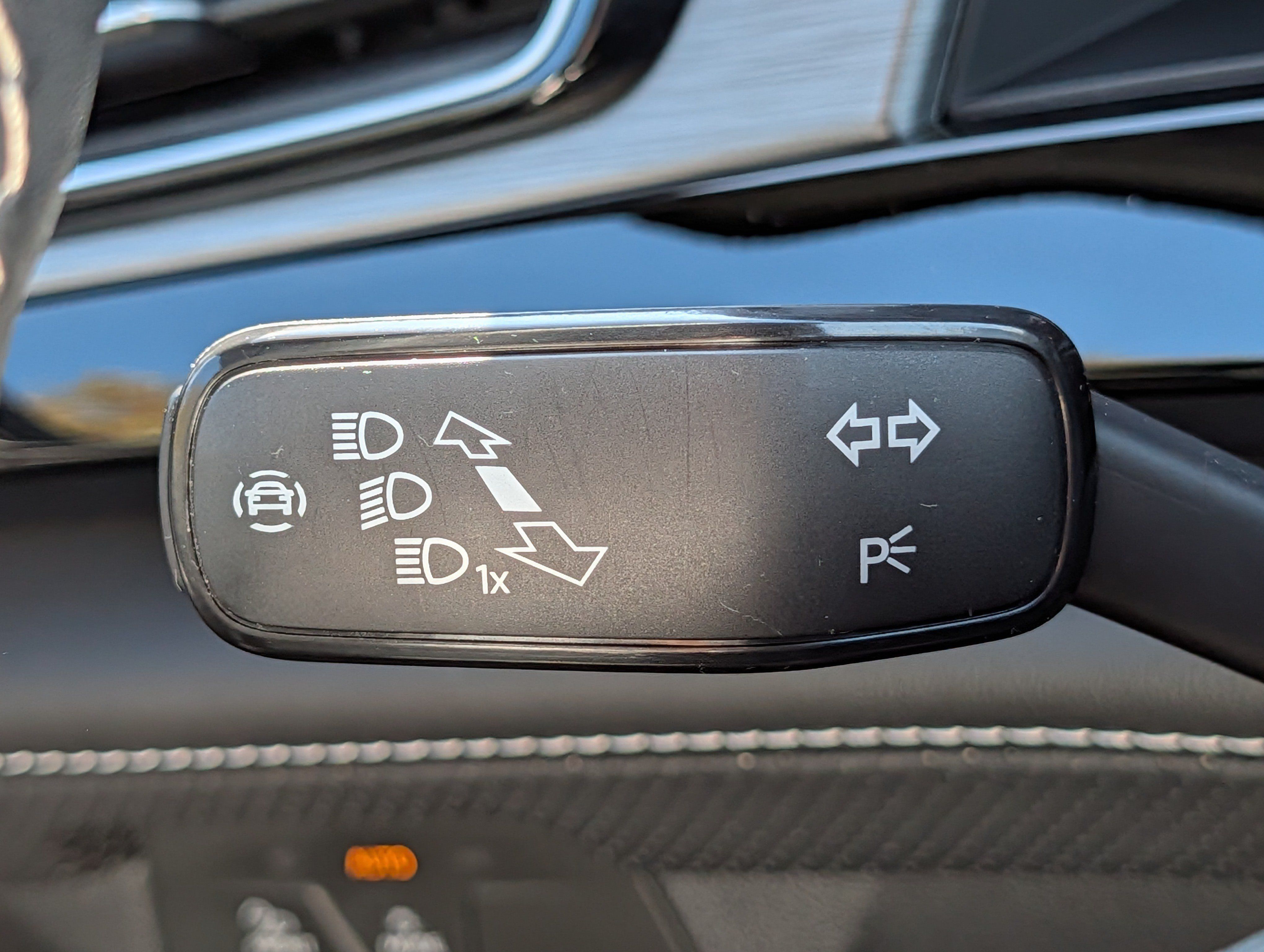 Certified 2024 Volkswagen Atlas Cross Sport SE AWD/4WD image 31