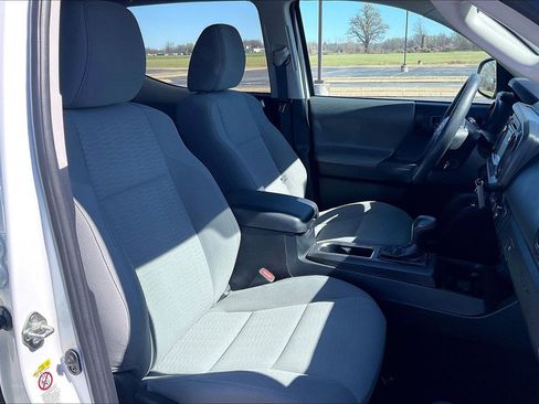 Used 2019 Toyota Tacoma SR w/ SR Convenience Package image 8