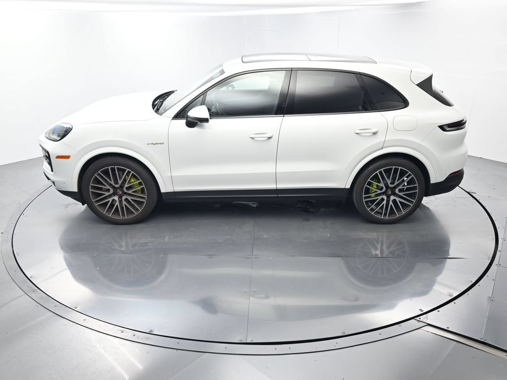 Certified 2025 Porsche Cayenne S AWD/4WD image 31