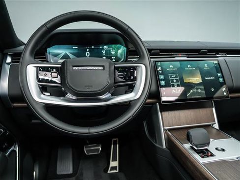 Used 2025 Land Rover Range Rover SE image 19