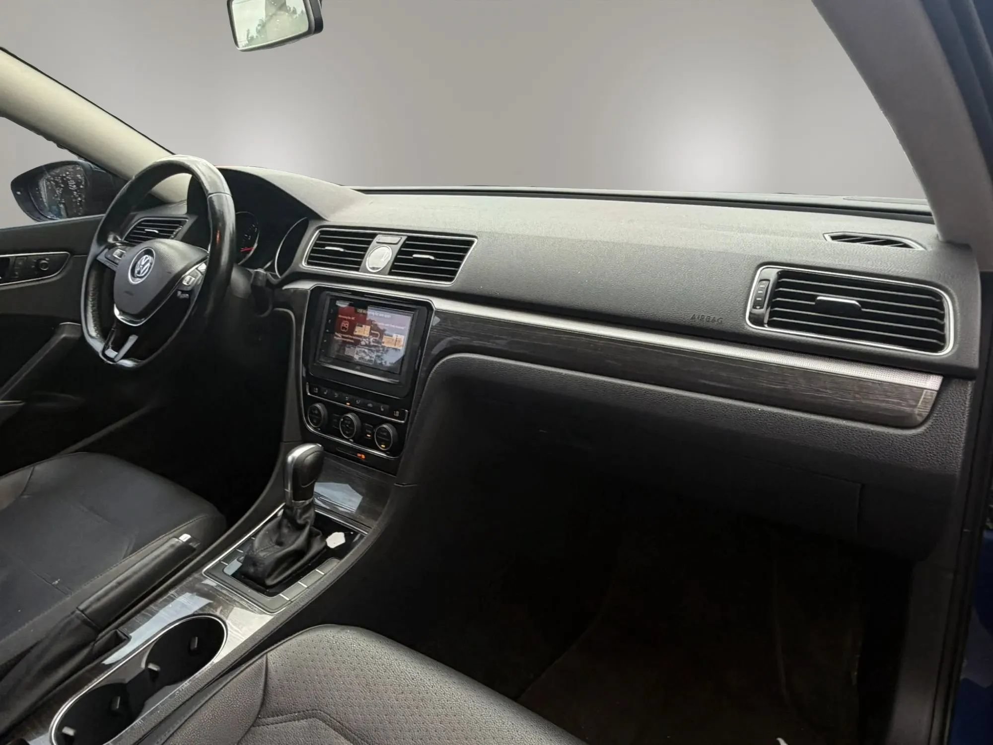 Used 2017 Volkswagen Passat 1.8T SE FWD image 7