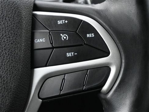 Used 2018 Jeep Cherokee Latitude Plus image 6